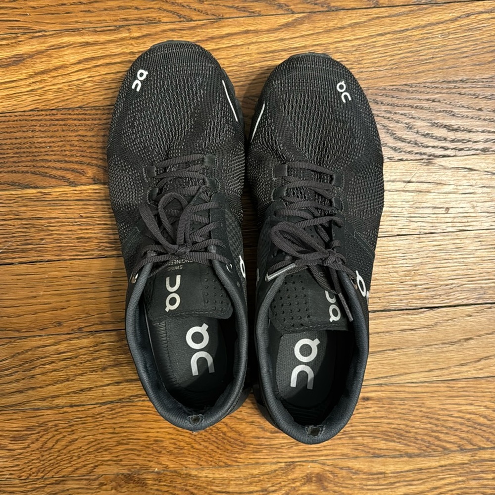 Black ON running sneakers- size 9